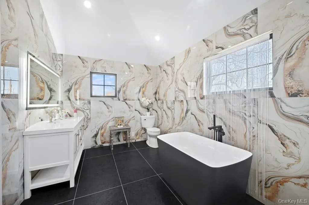 15 Forest Road Valley Stream NY 11581