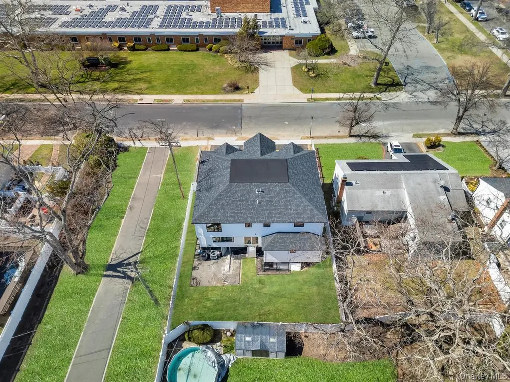 15 Forest Road Valley Stream NY 11581