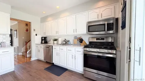 1525 Pea Pond Road Bellmore NY 11710