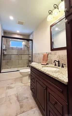 1525 Pea Pond Road Bellmore NY 11710