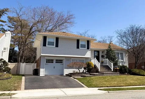 1525 Pea Pond Road Bellmore NY 11710