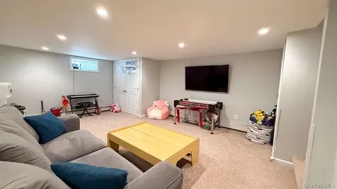 1525 Pea Pond Road Bellmore NY 11710