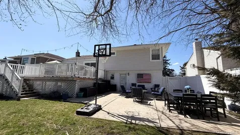 1525 Pea Pond Road Bellmore NY 11710