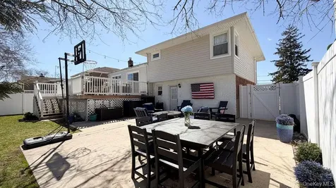 1525 Pea Pond Road Bellmore NY 11710