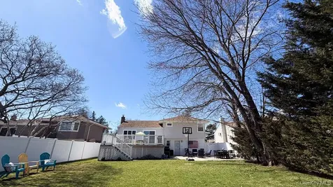 1525 Pea Pond Road Bellmore NY 11710