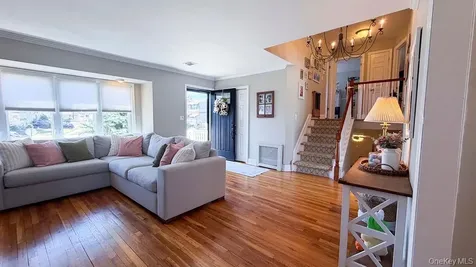 1525 Pea Pond Road Bellmore NY 11710