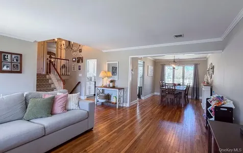 1525 Pea Pond Road Bellmore NY 11710