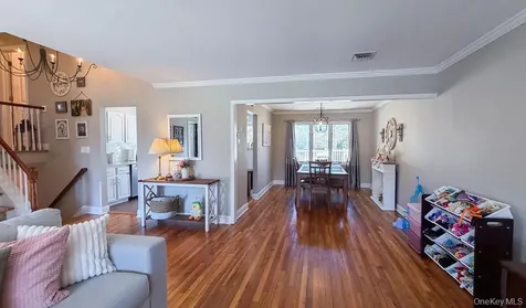 1525 Pea Pond Road Bellmore NY 11710