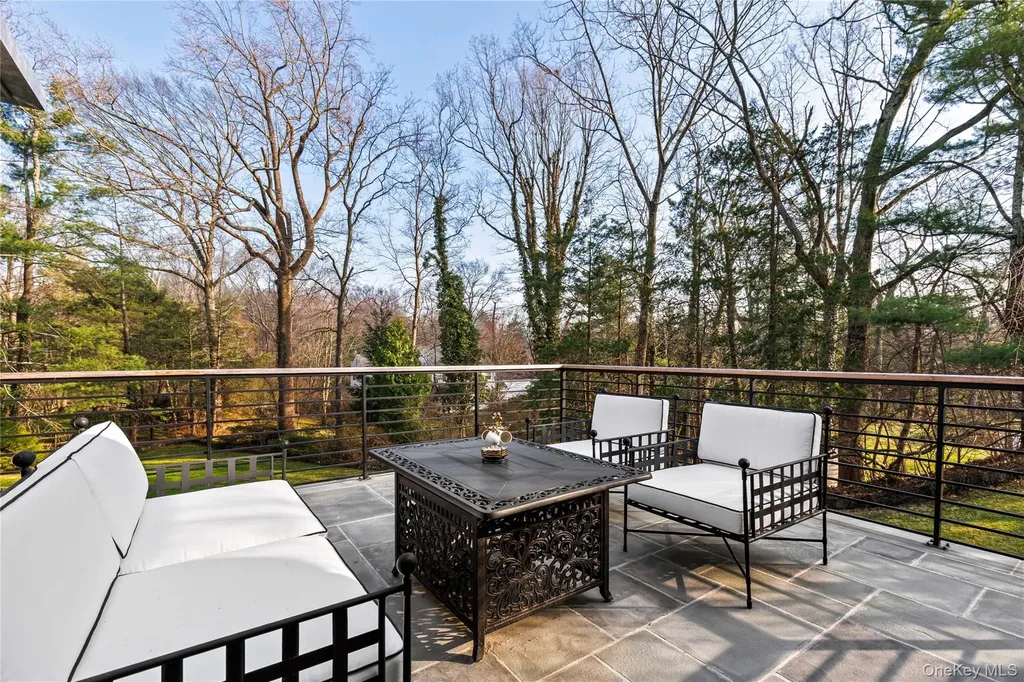 112 Woodlands Road Harrison NY 10528