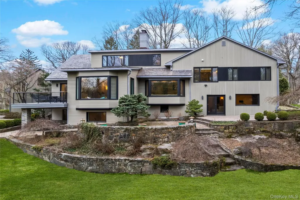 112 Woodlands Road Harrison NY 10528