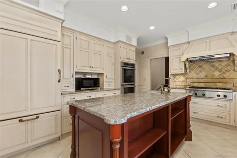 112 Woodlands Road Harrison NY 10528