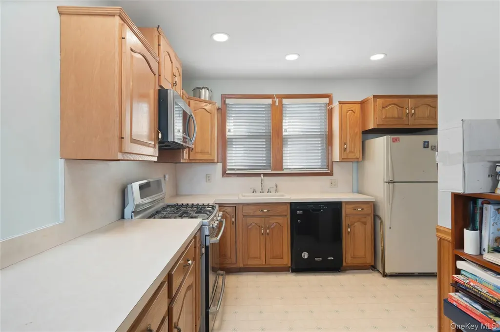 7526 166th Street Fresh Meadows NY 11366