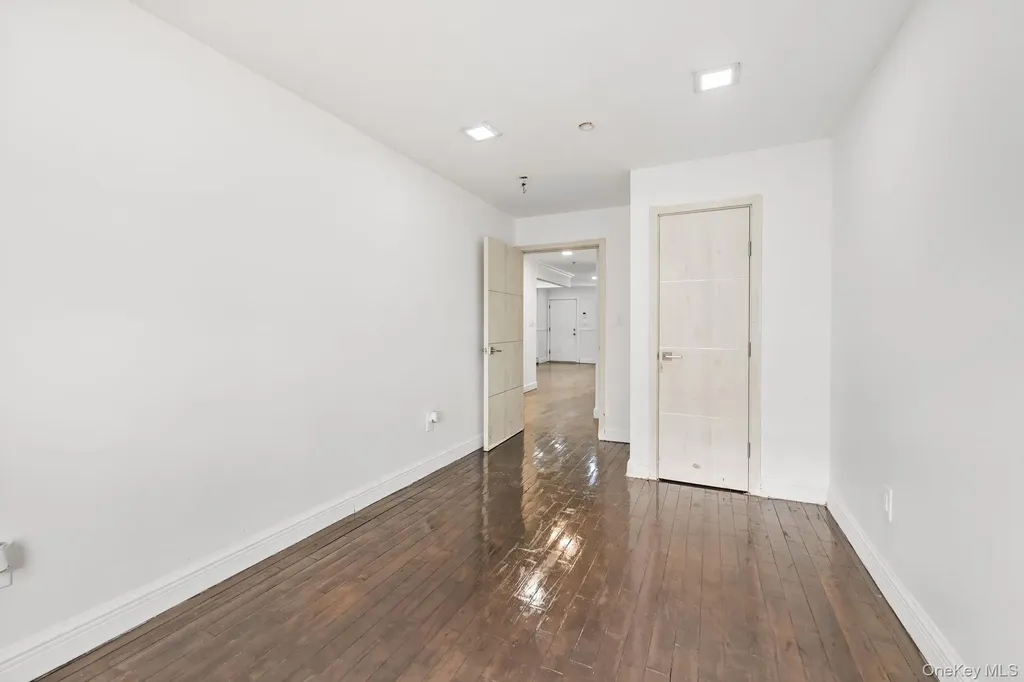 4828 Barnes Avenue Bronx NY 10470