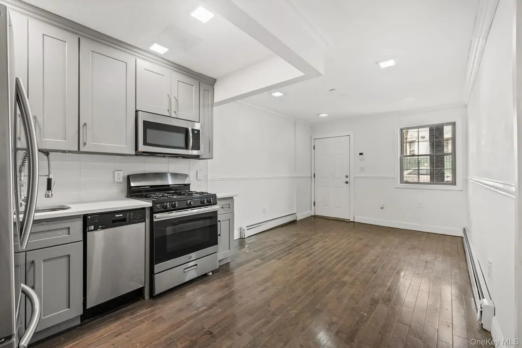 4828 Barnes Avenue Bronx NY 10470