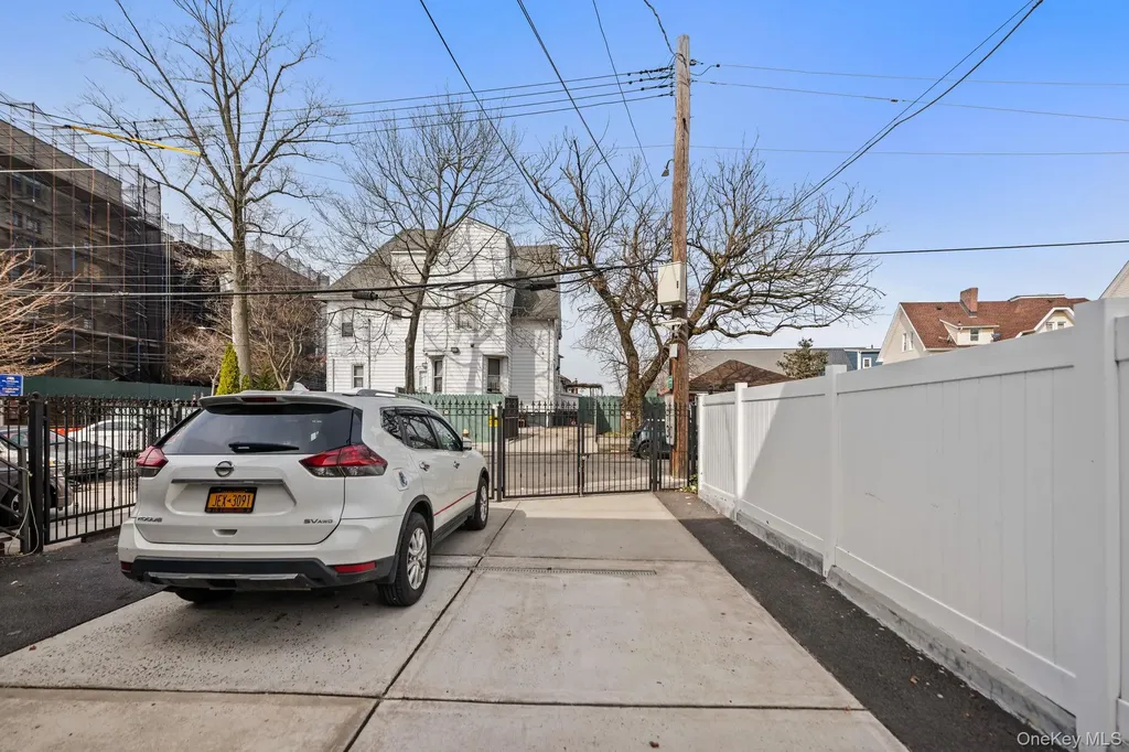 4828 Barnes Avenue Bronx NY 10470