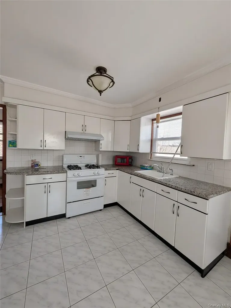 178-05 69th Avenue Fresh Meadows NY 11365