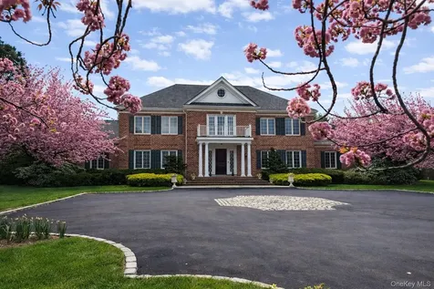 10 Colonial Drive Upper Brookville NY 11545
