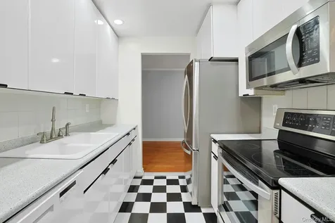 555 Central Park Avenue Scarsdale NY 10583