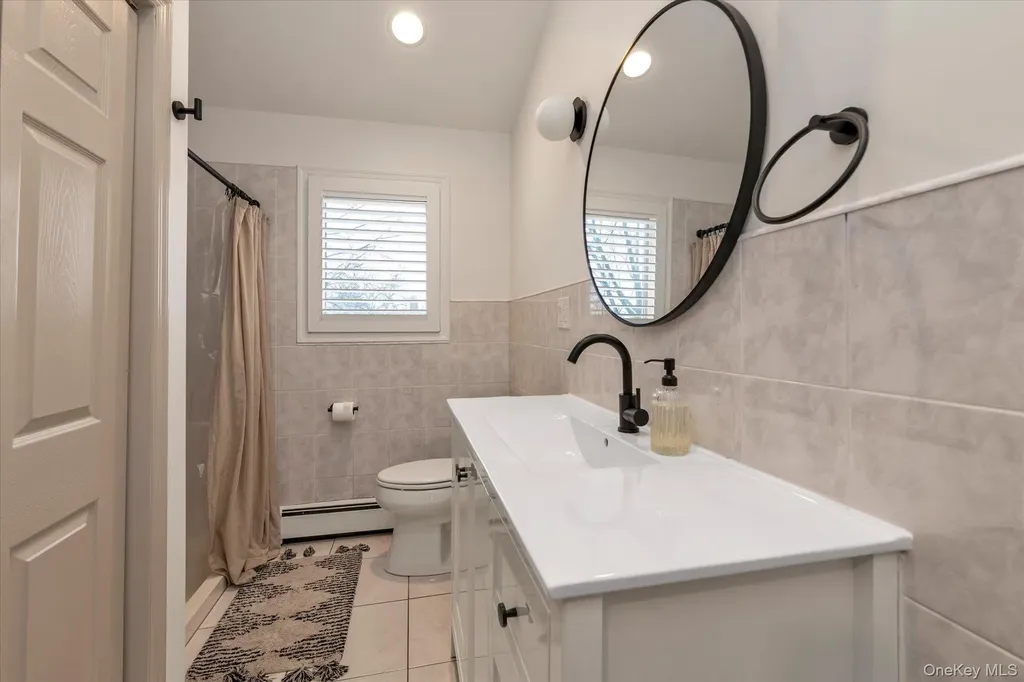 49 Downhill Lane Wantagh NY 11793