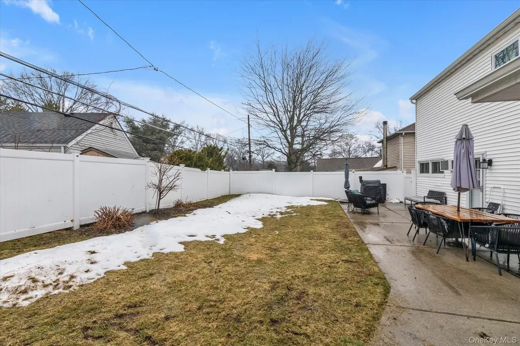 49 Downhill Lane Wantagh NY 11793