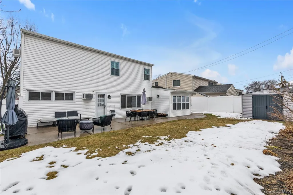 49 Downhill Lane Wantagh NY 11793