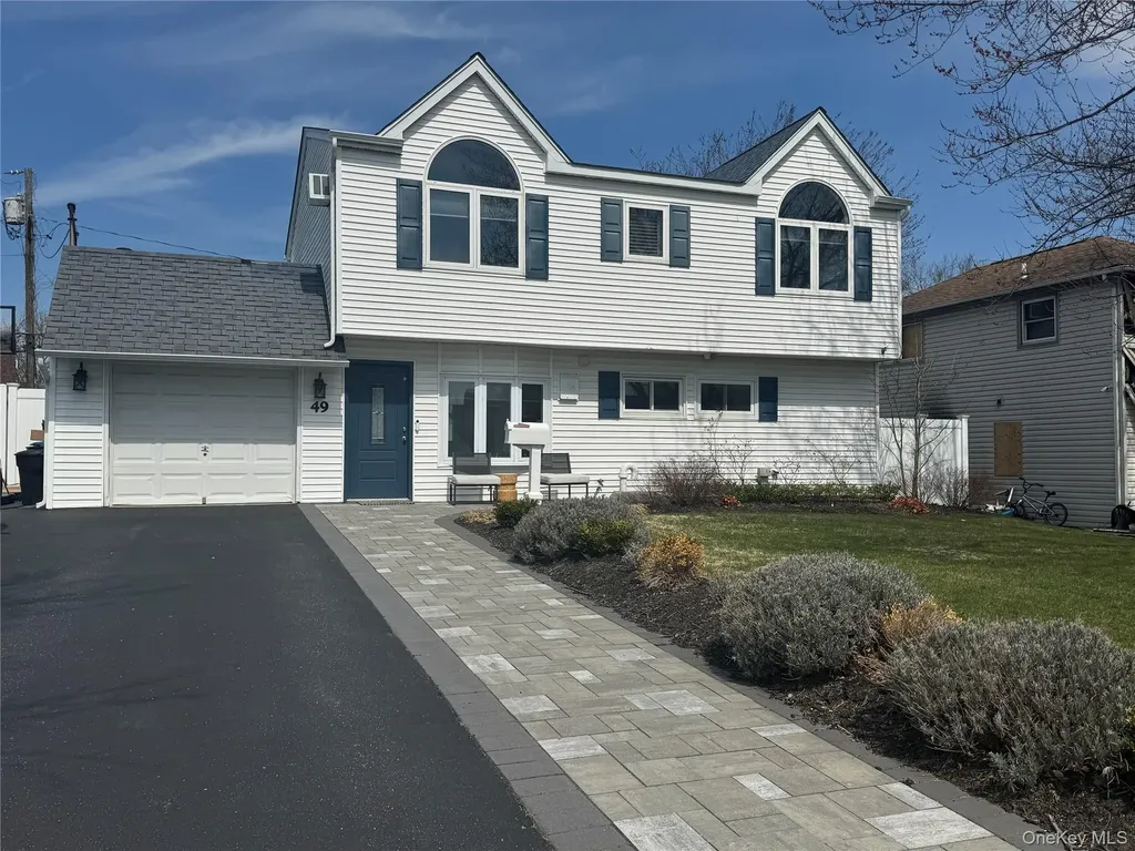 49 Downhill Lane Wantagh NY 11793