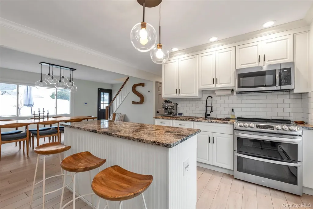 49 Downhill Lane Wantagh NY 11793