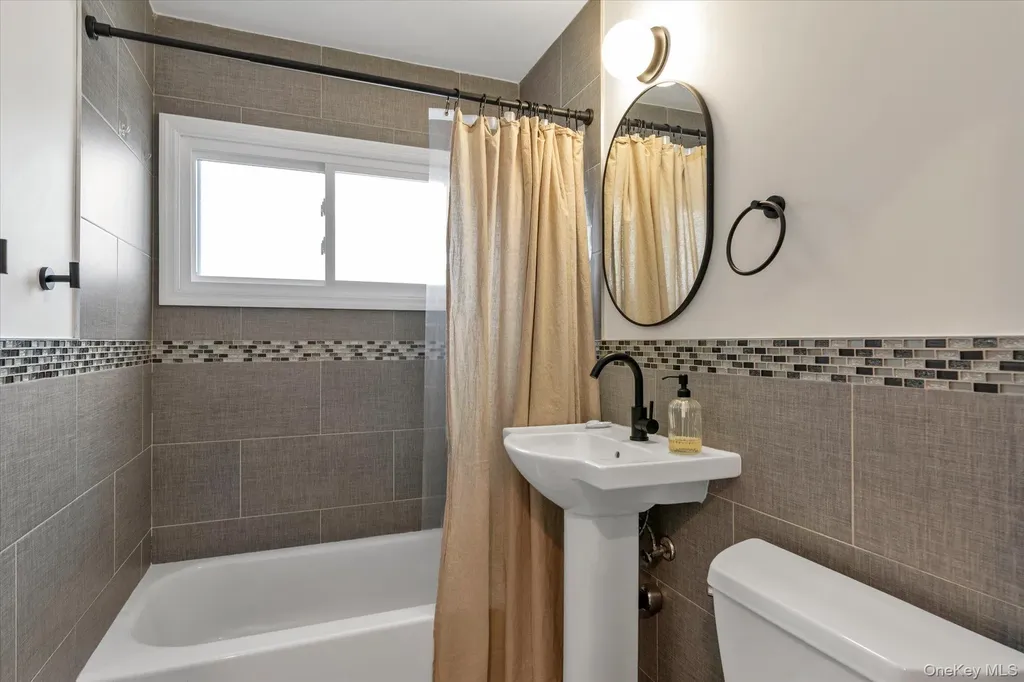 49 Downhill Lane Wantagh NY 11793