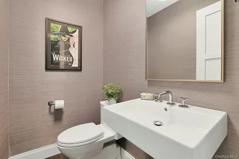 22 Leatherstocking Lane Scarsdale NY 10583
