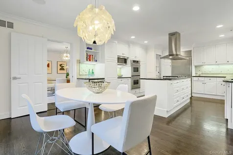 22 Leatherstocking Lane Scarsdale NY 10583