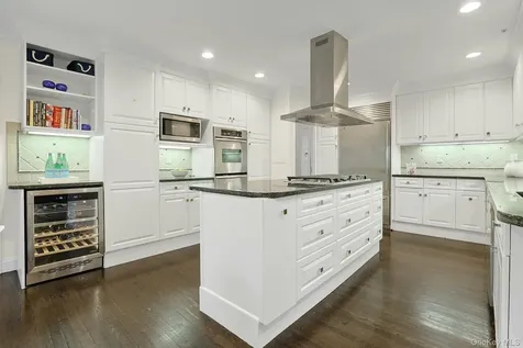 22 Leatherstocking Lane Scarsdale NY 10583