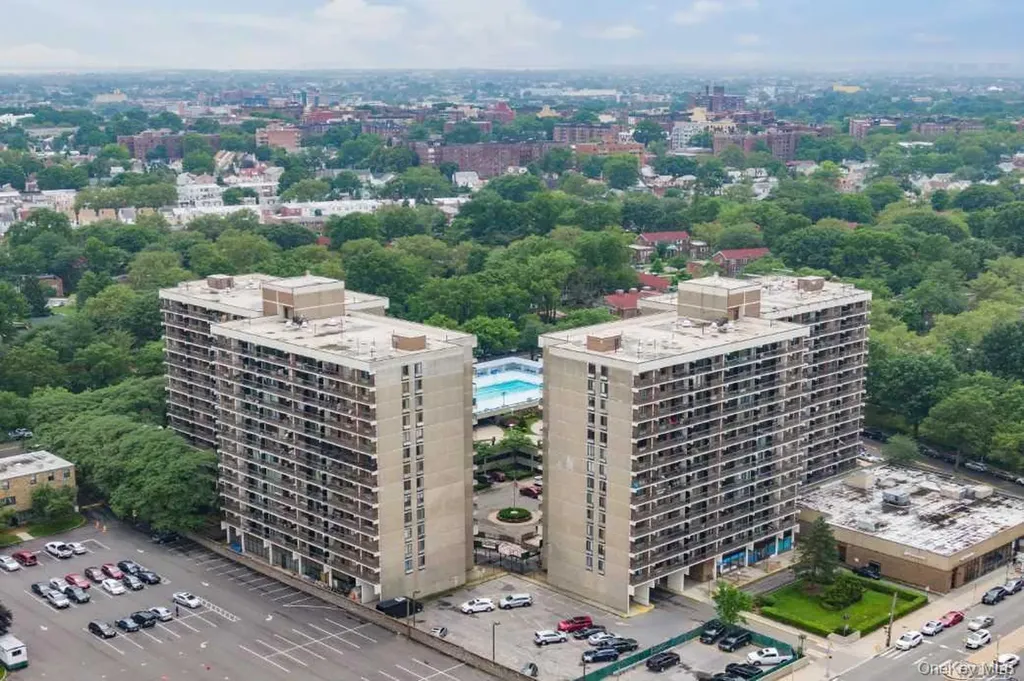 152-18 Union Turnpike Flushing NY 11367