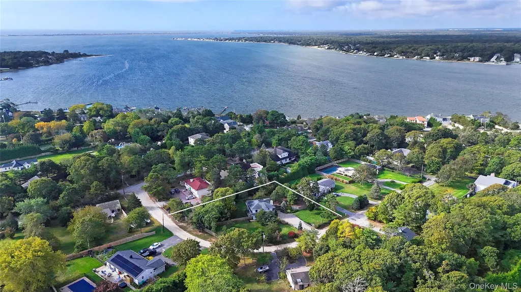3 Jefferson Avenue Hampton Bays NY 11946