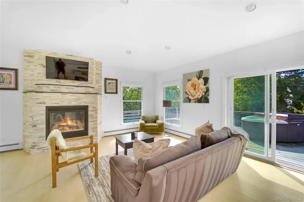 3 Jefferson Avenue Hampton Bays NY 11946