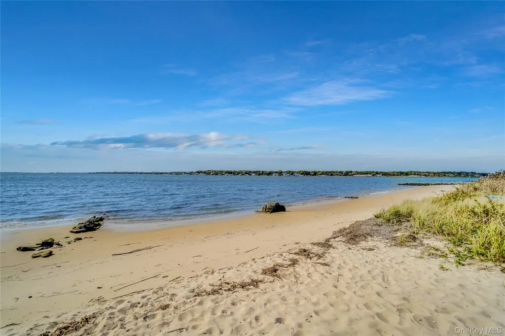 3 Jefferson Avenue Hampton Bays NY 11946