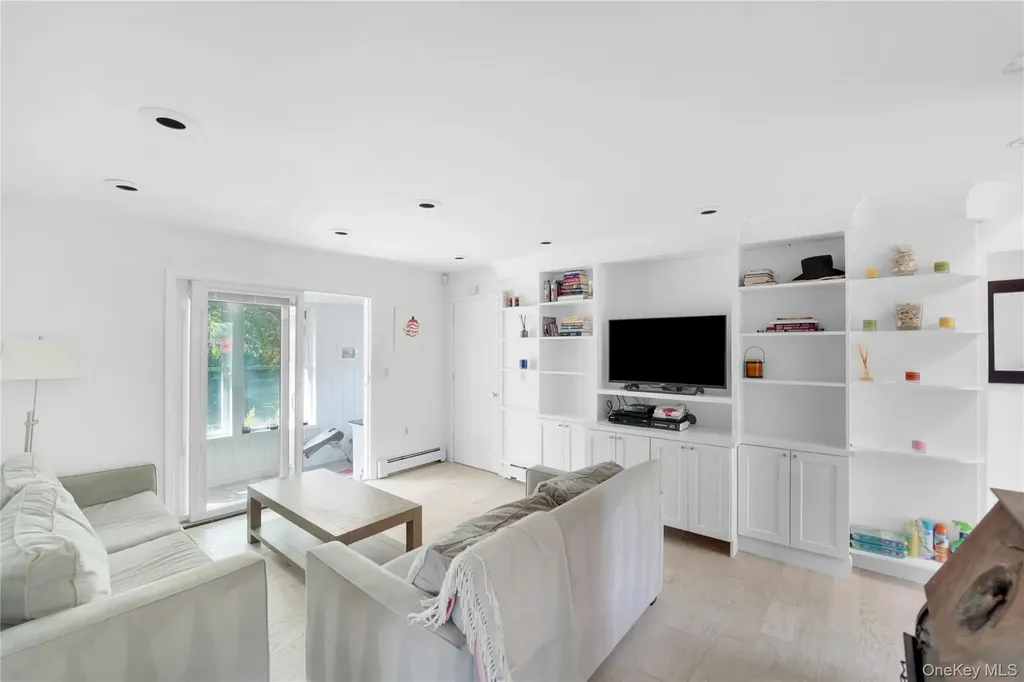 3 Jefferson Avenue Hampton Bays NY 11946
