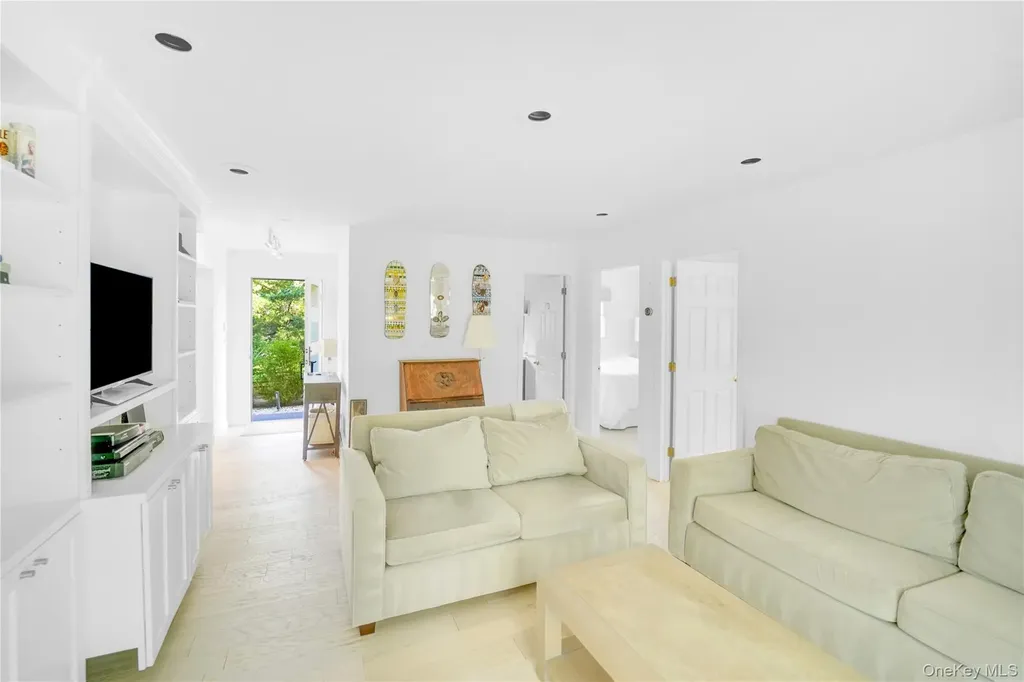 3 Jefferson Avenue Hampton Bays NY 11946