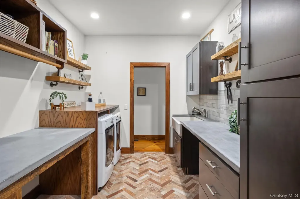 5988 Route 9h Claverack NY 12534