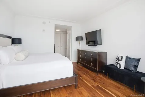 5 Renaissance Square White Plains NY 10601