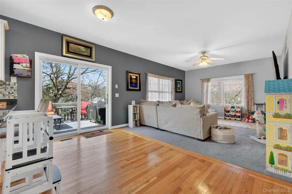 24 Coachlight Drive Poughkeepsie NY 12603