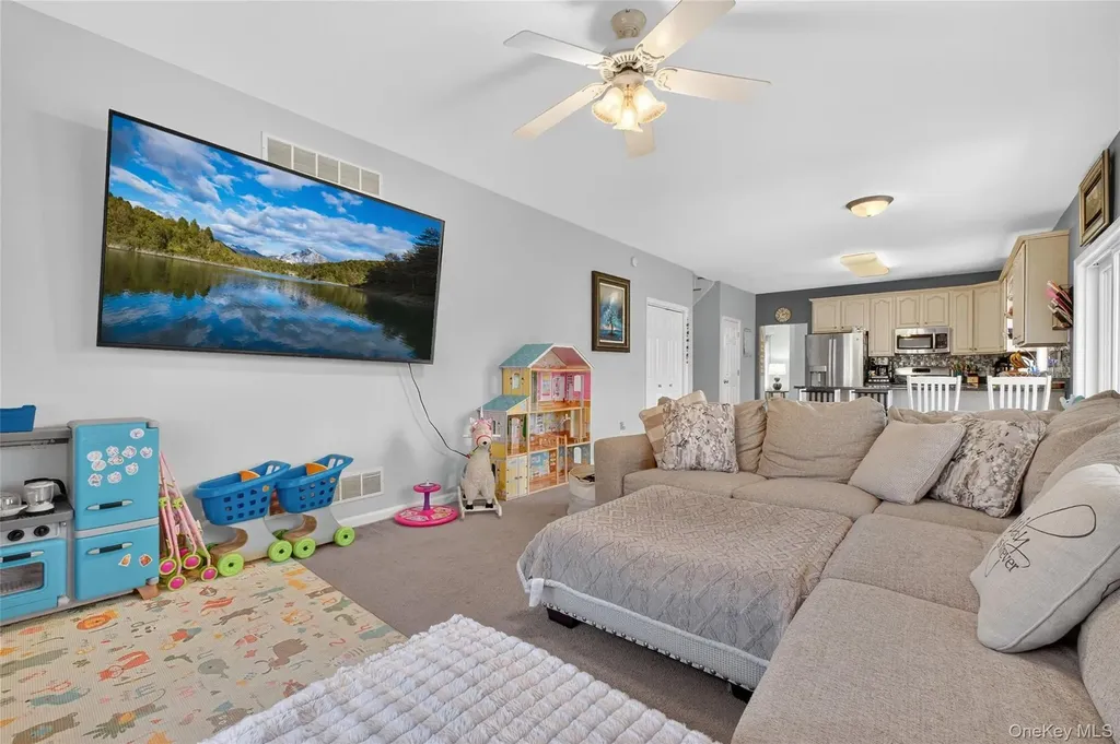 24 Coachlight Drive Poughkeepsie NY 12603