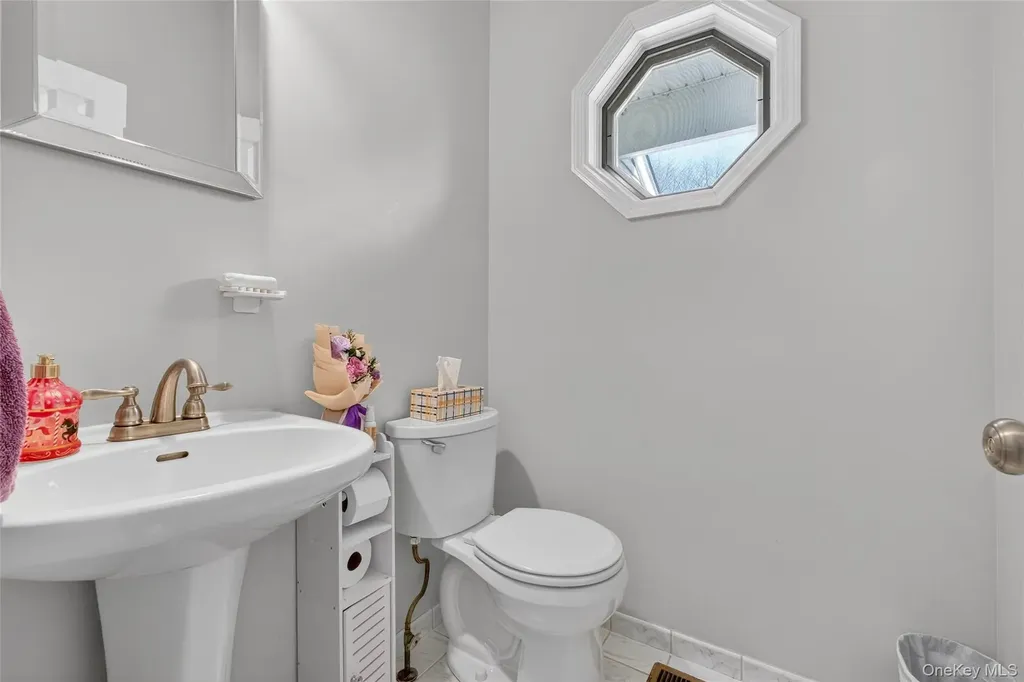 24 Coachlight Drive Poughkeepsie NY 12603