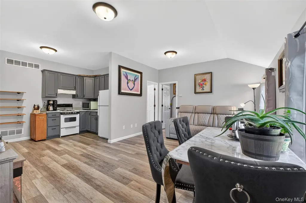 24 Coachlight Drive Poughkeepsie NY 12603