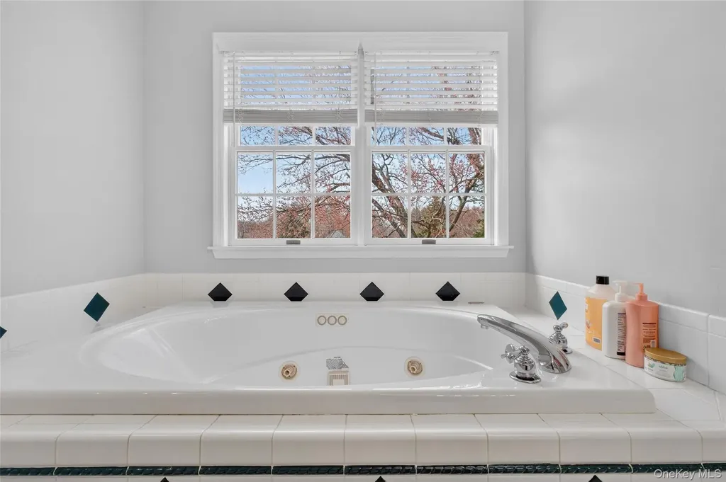 24 Coachlight Drive Poughkeepsie NY 12603