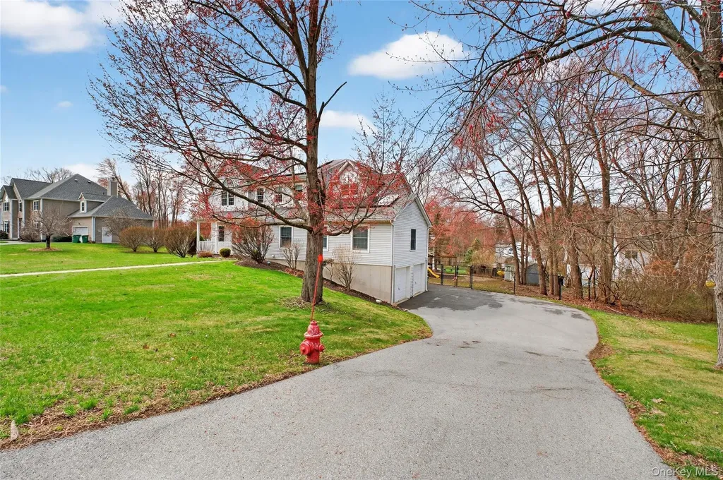 24 Coachlight Drive Poughkeepsie NY 12603