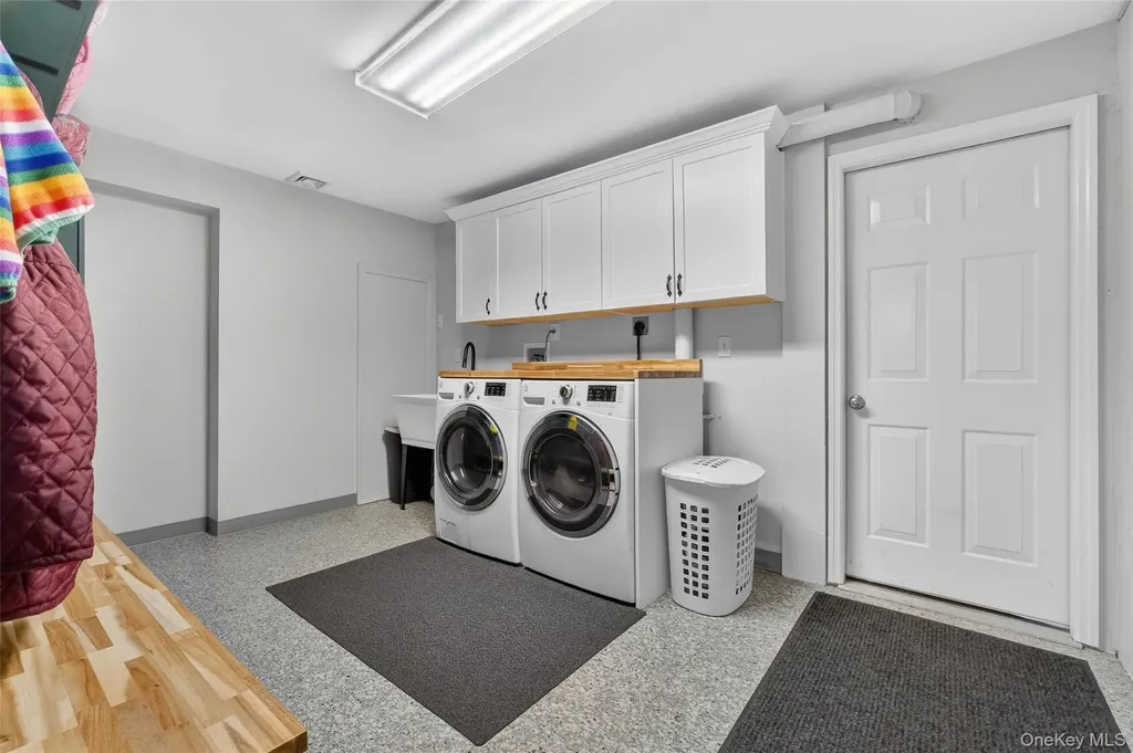 24 Coachlight Drive Poughkeepsie NY 12603