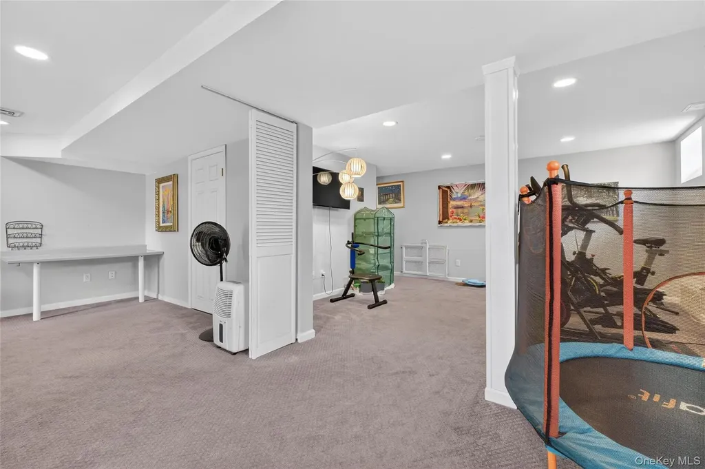 24 Coachlight Drive Poughkeepsie NY 12603