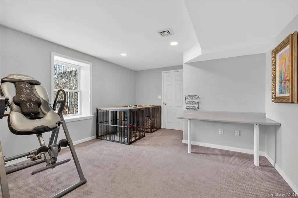 24 Coachlight Drive Poughkeepsie NY 12603