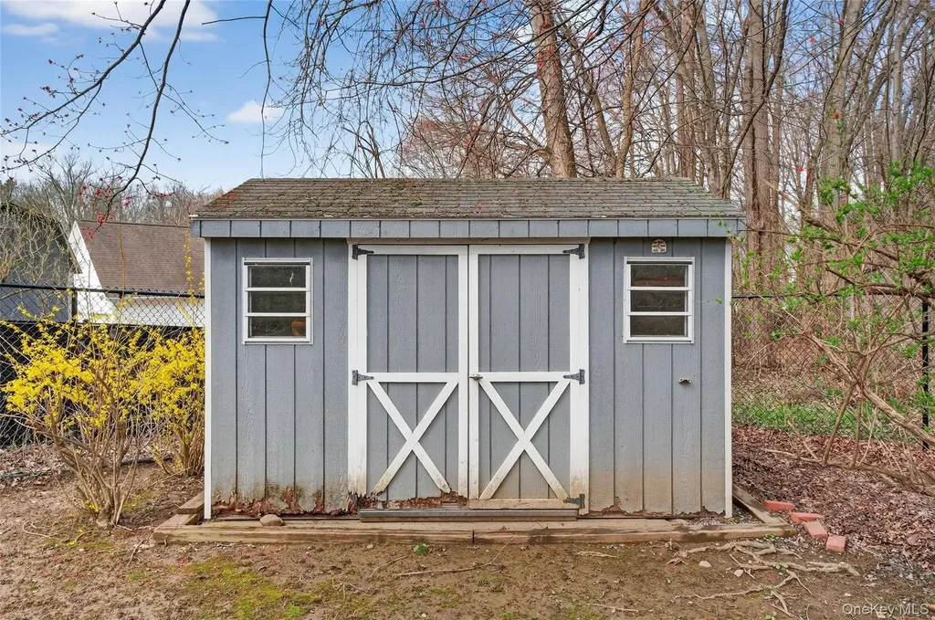 24 Coachlight Drive Poughkeepsie NY 12603
