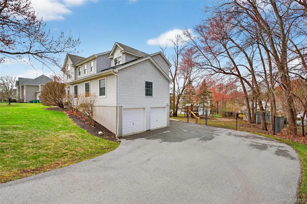 24 Coachlight Drive Poughkeepsie NY 12603